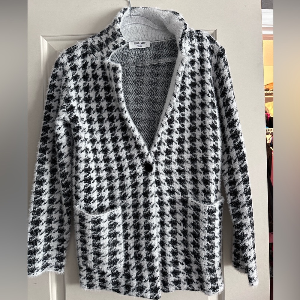 Houndstooth boutique jacket! Size small. New without tags, never worn.